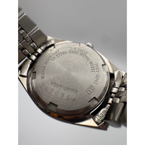 Vintage Seiko Quartz 7N83-0041 - Black Sunburst Dial main image 5